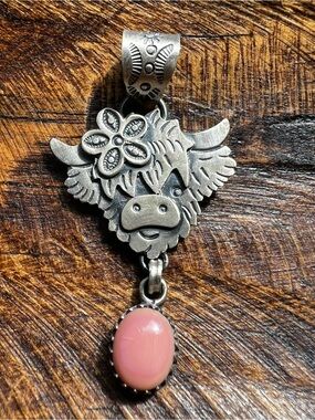Sterling Silver Highland Cow Queen Conch Pendant Flower Western